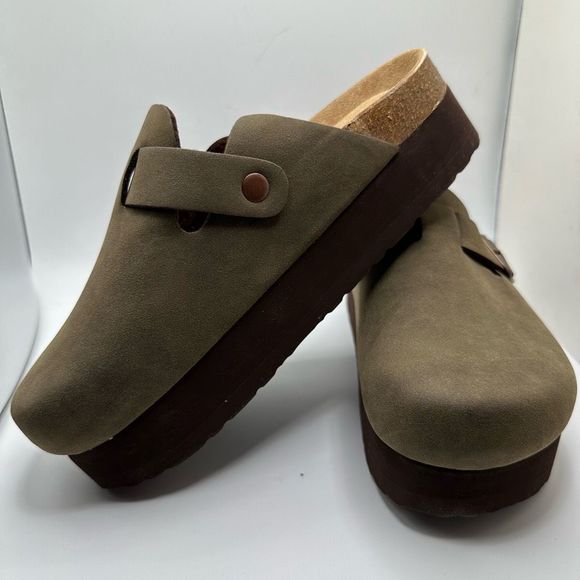 CUSHIONAIRE Women's Cork Footbed Platform Clog 8 OLIVE - Picture 7 of 7